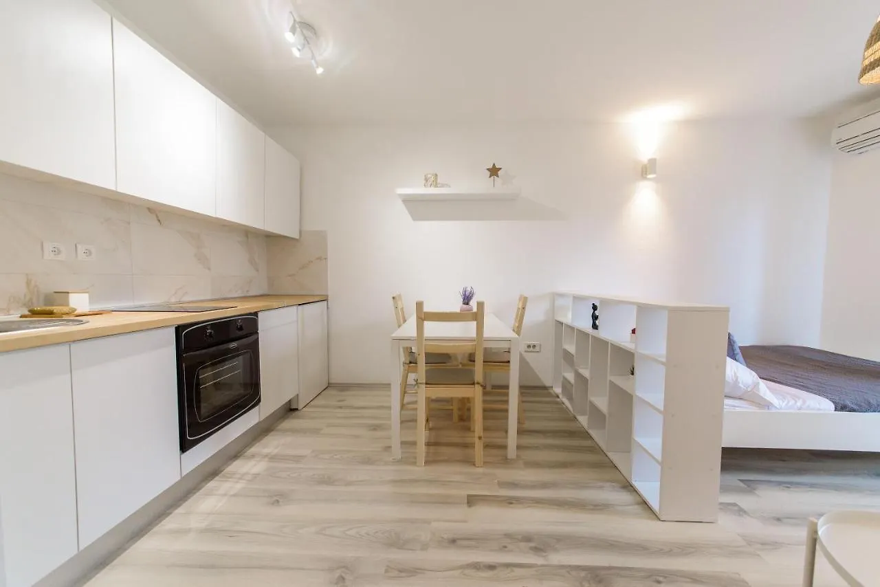 Donata Apartments Zadar 0*,